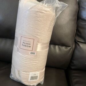 Iimited edition plush throw